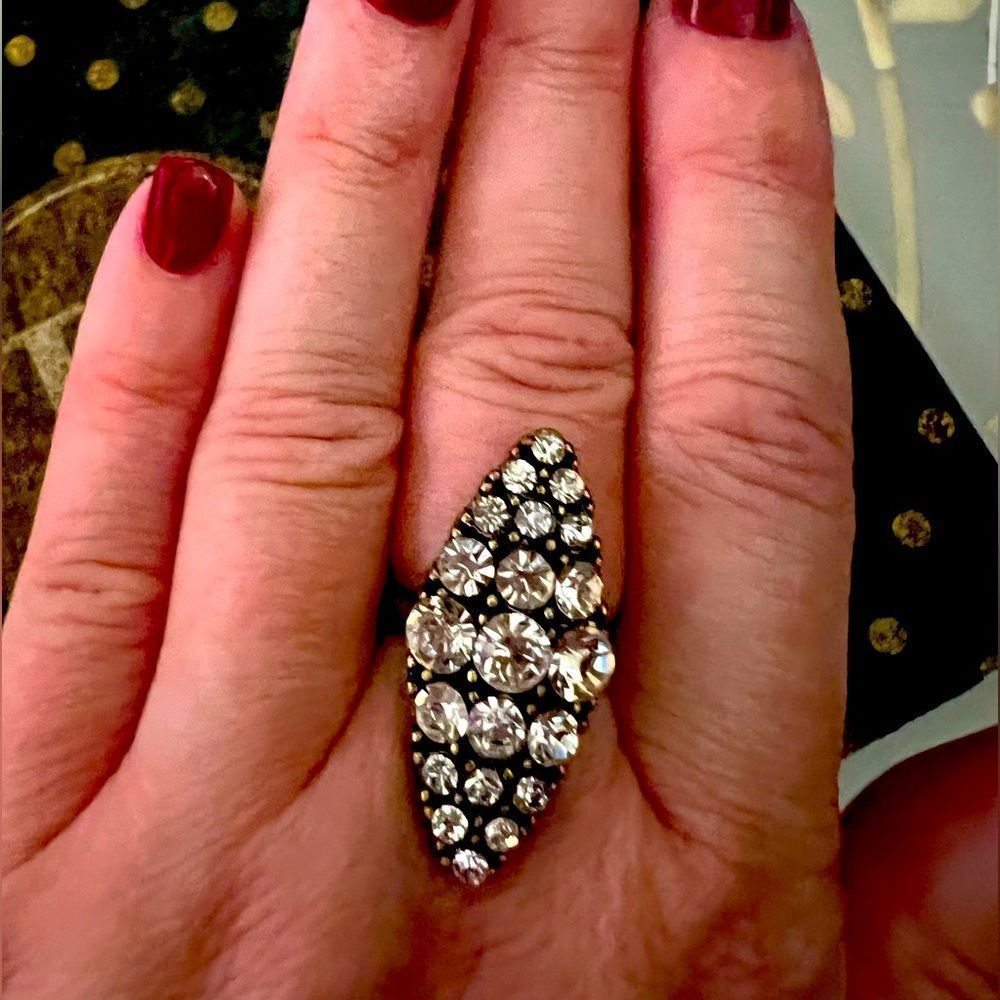 Art deco ring size 7. Rhinestone Heaven.